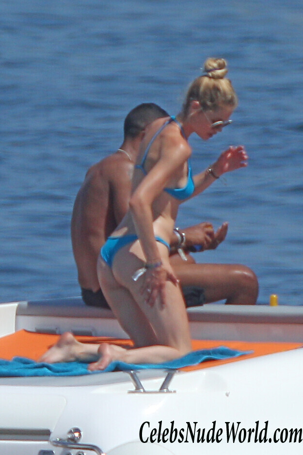 Bikini pics of Doutzen Kroe 77475