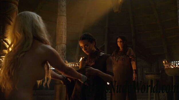 Emilia Clarke Nude Photos 77625