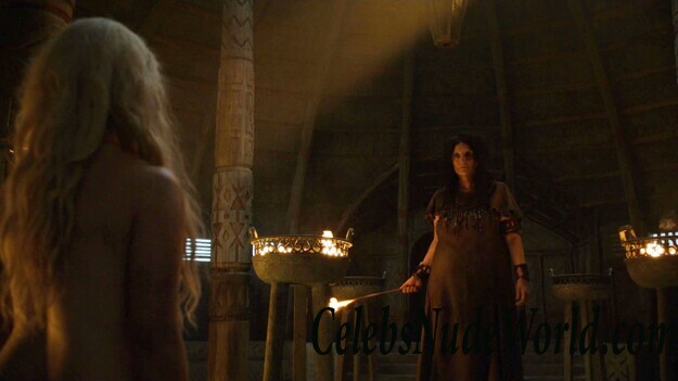 Emilia Clarke Nude Photos 77630