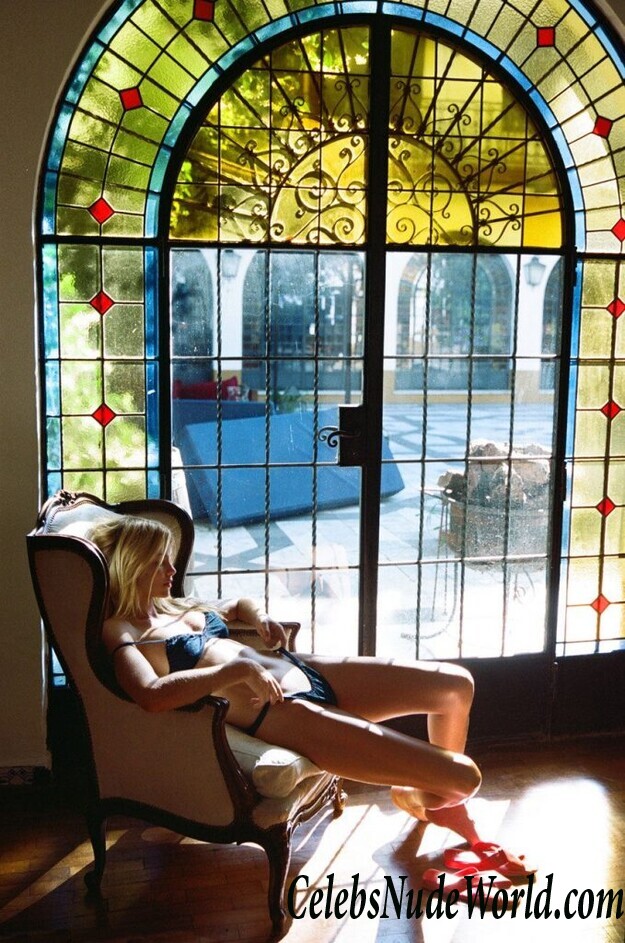 Elyse Taylor Nude 77714