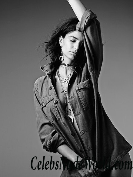 Topless pics of Emily Ratajkowski 78123