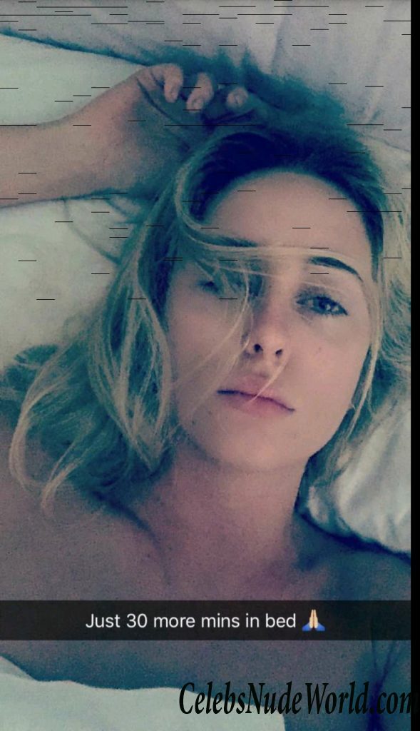 Emily Parr Topless 78130