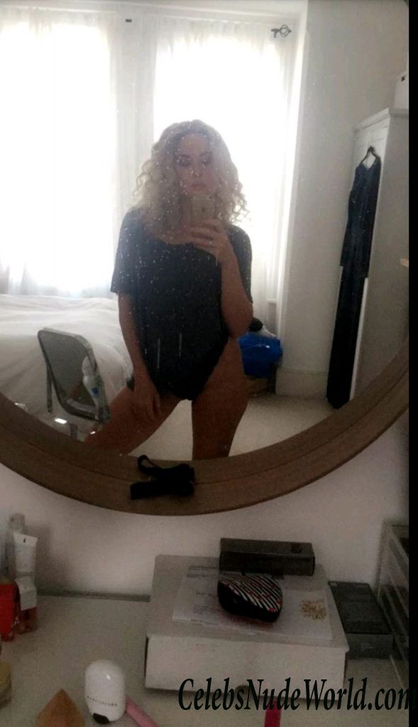 Emily Parr Topless 78132