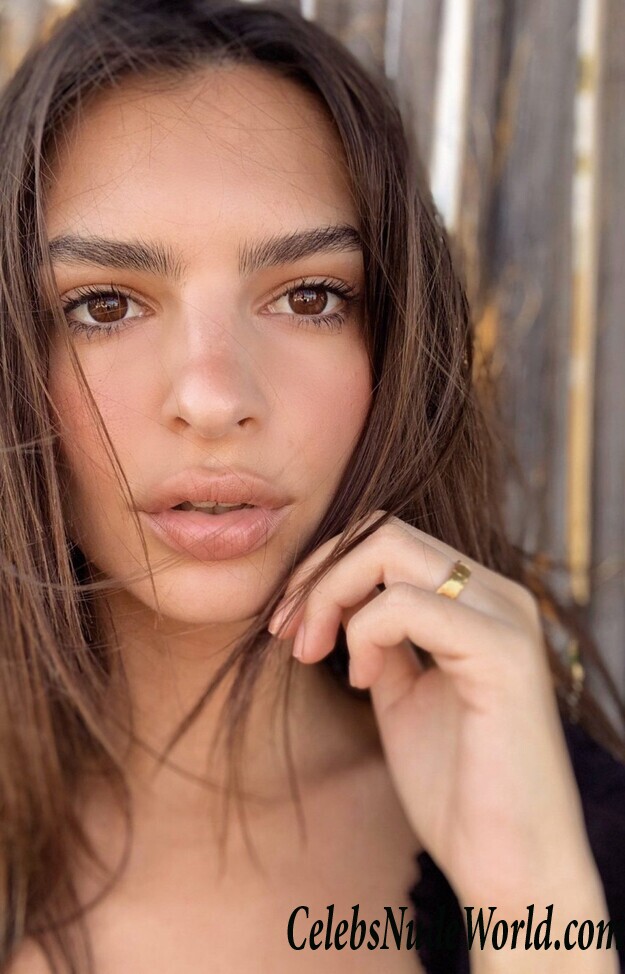 Emily Ratajkowski Hot 78760