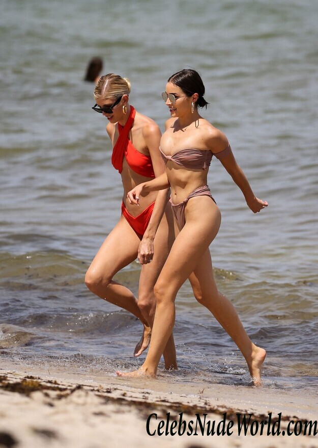 Olivia Culpo & Devon Windsor Bikini 78807