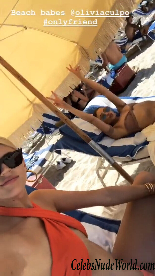 Olivia Culpo & Devon Windsor Bikini 78812