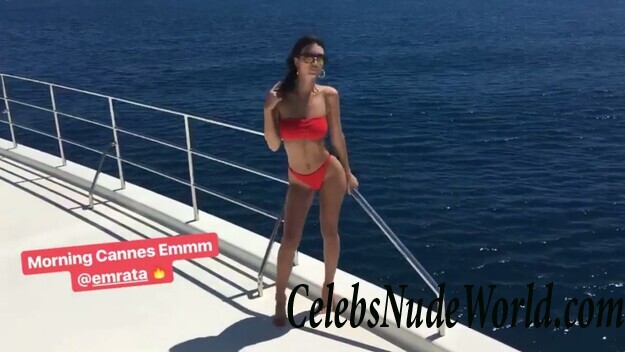 Emily Ratajkowski: Beautiful Eyes And Big Tits 79092