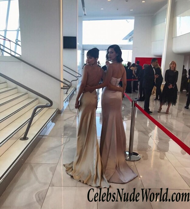 Emily Ratajkowski: Beautiful Eyes And Big Tits 79096