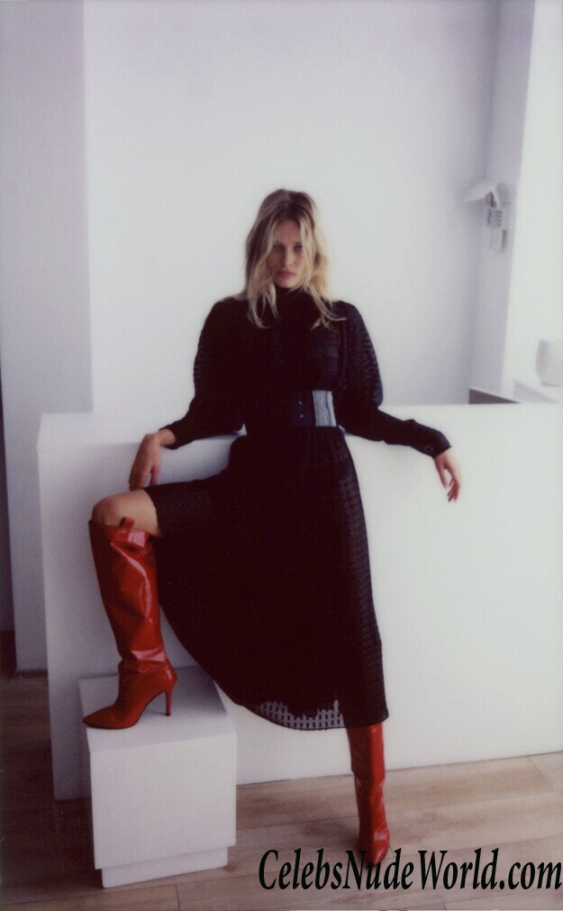 Edita Vilkeviciute Topless 79208