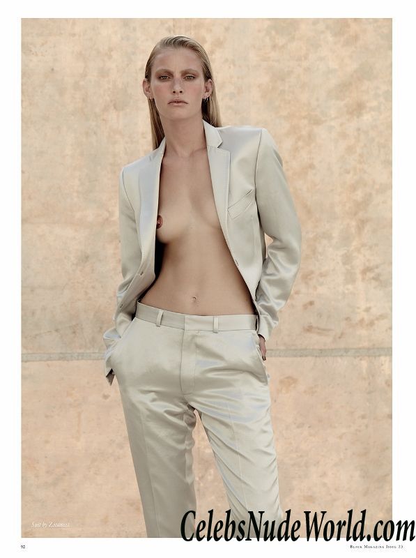 Emily Baker Topless photoset 79283