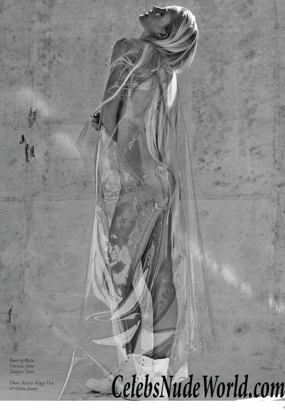 Emily Baker Topless photoset 79284