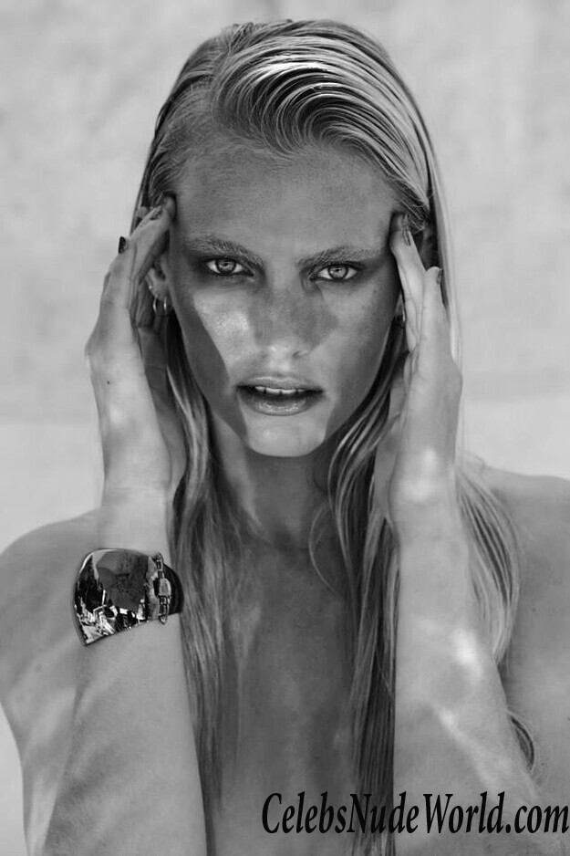 Emily Baker Topless photoset 79288