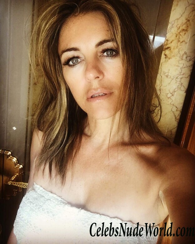 Elizabeth Hurley Topless 79536
