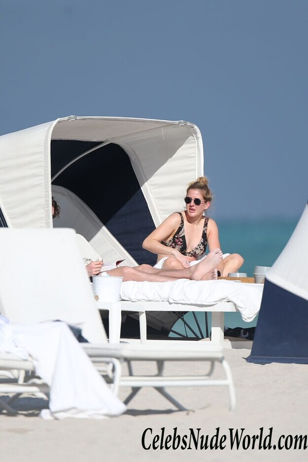 Ellie Goulding Bikini 79540