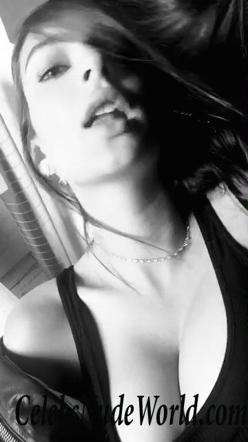 Emily Ratajkowski Sexy Photos 79583