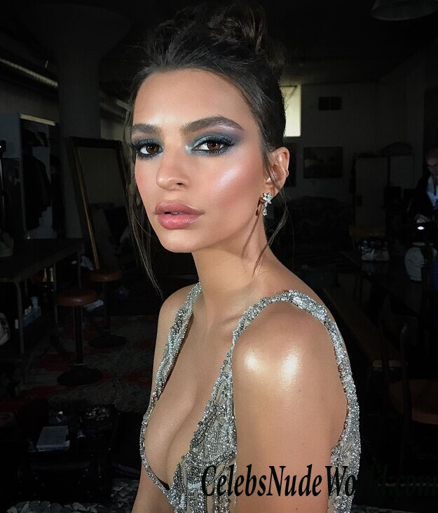 Emily Ratajkowski Sexy Photos 79594