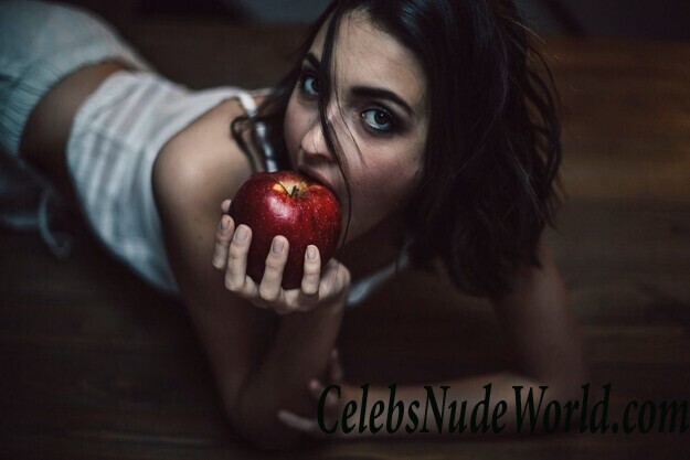 Erika Albonetti Topless 79700