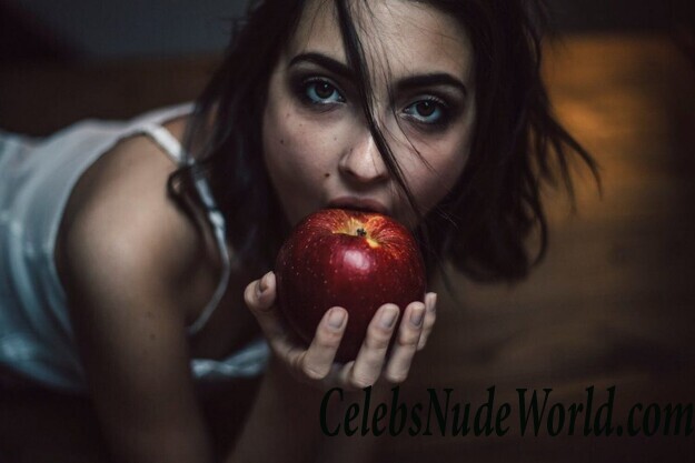 Erika Albonetti Topless 79701