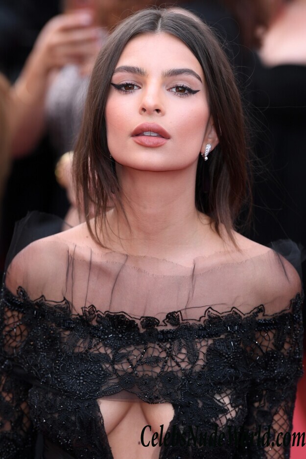 Emily Ratajkowski Makes Boob Window Dresses Stylish 80171