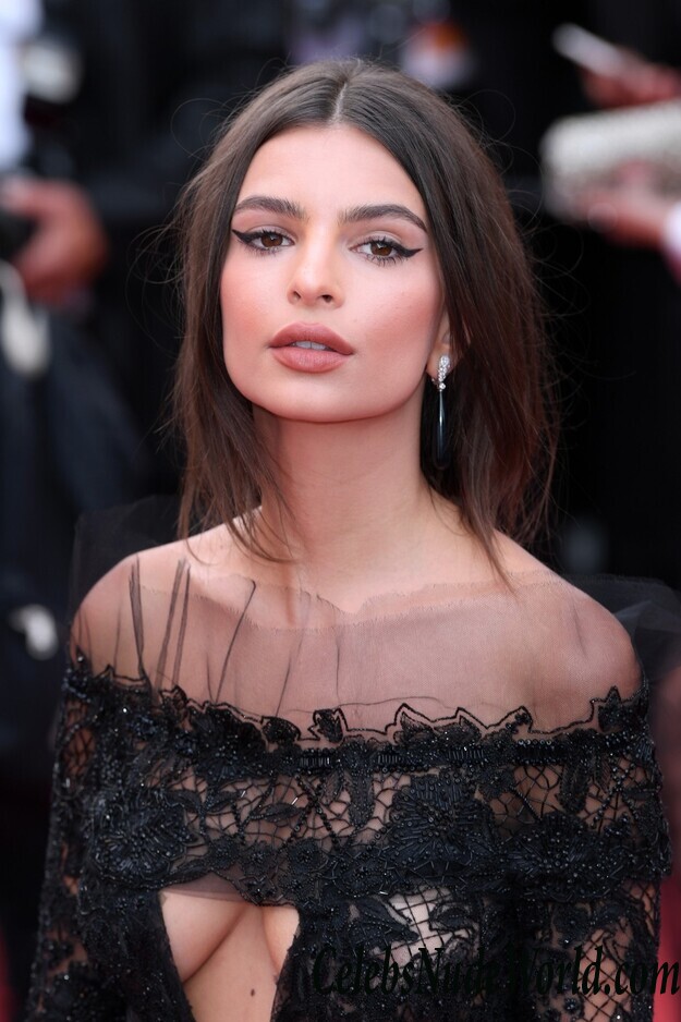 Emily Ratajkowski Makes Boob Window Dresses Stylish 80178