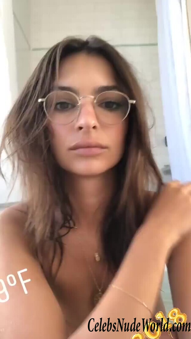 Emily Ratajkowski Nude 80198
