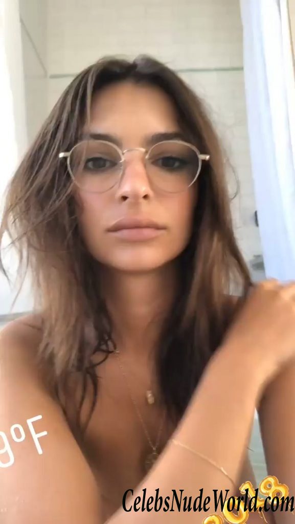 Emily Ratajkowski Nude 80200
