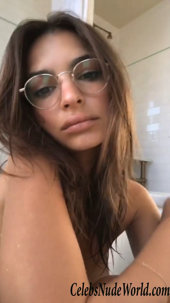 Emily Ratajkowski Nude 80206