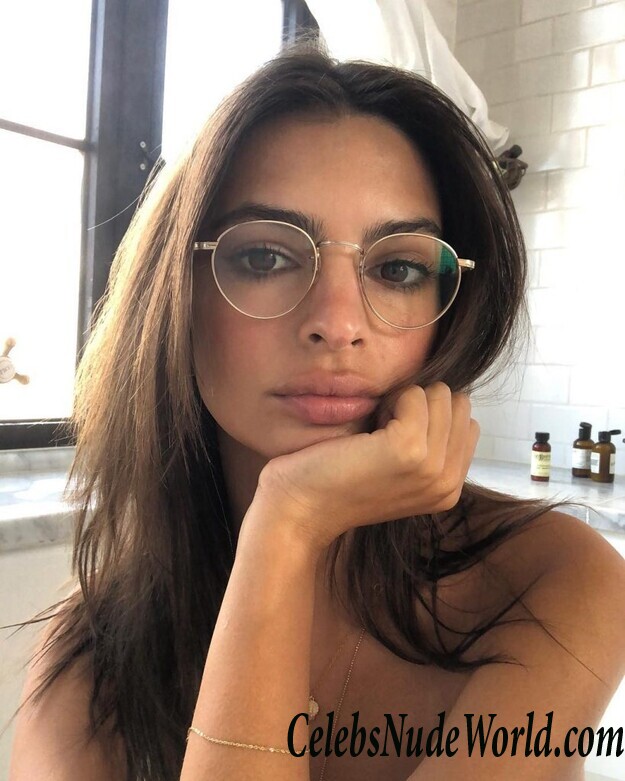 Emily Ratajkowski Nude 80208