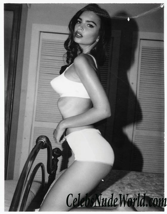 Emily Ratajkowski Nude 80240