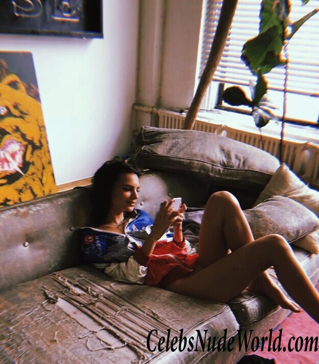 Emily Ratajkowski Nude 80248