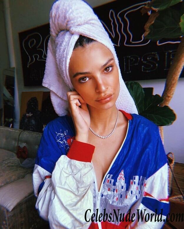 Emily Ratajkowski Nude 80252