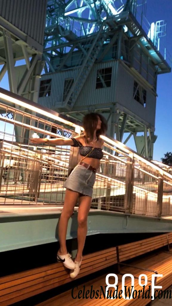 Emily Ratajkowski Nude 80260