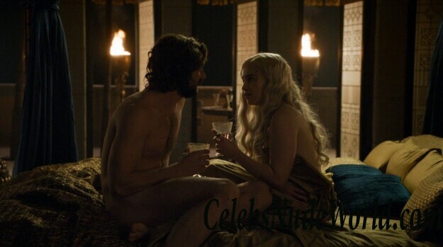 Emilia Clarke naked photos 80335