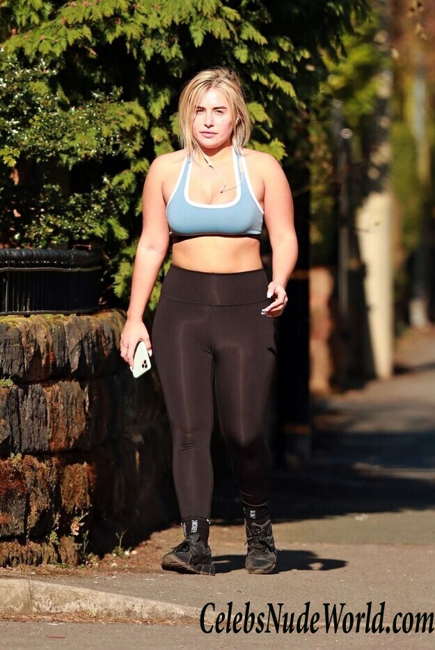 Ellie Brown Erotic 80450