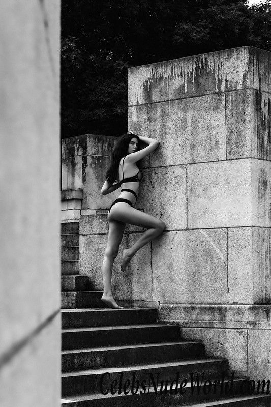 Elodie Hernandez Sexy 80882