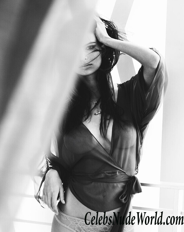 Naked pics of Emily Ratajkowski 81323