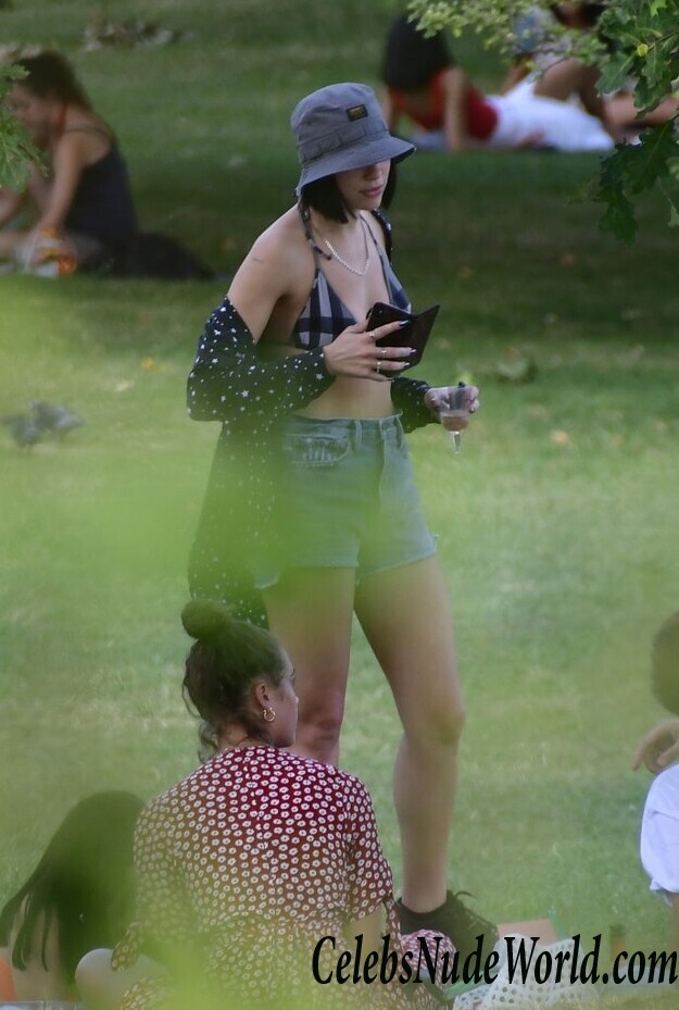 Dua Lipa Sexy 81560