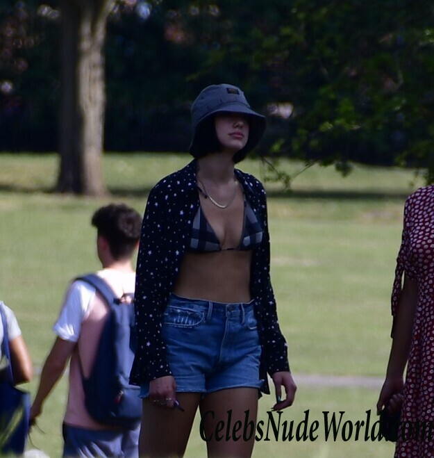Dua Lipa Sexy 81561