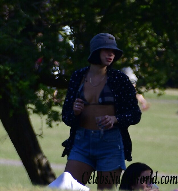 Dua Lipa Sexy 81587