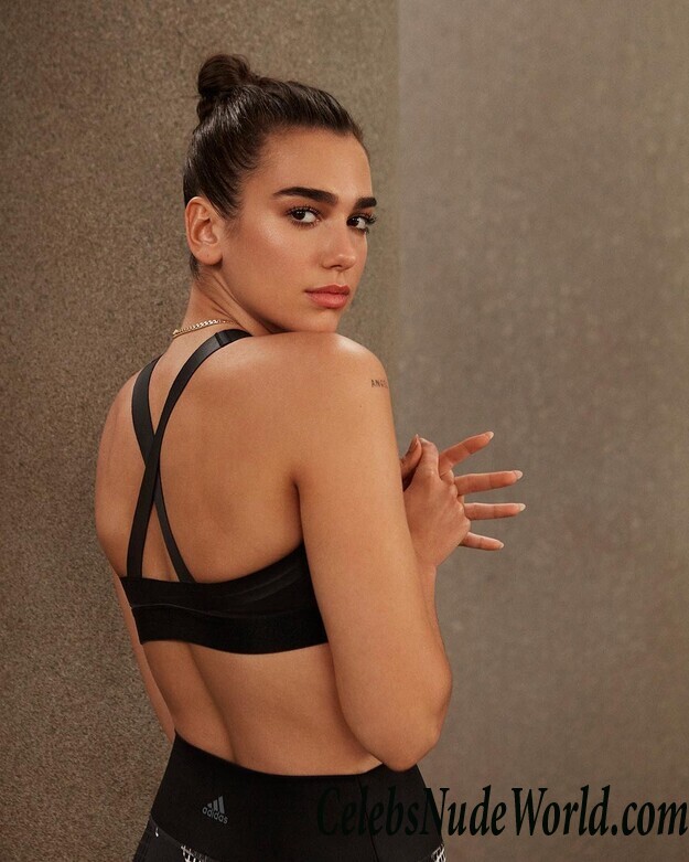 Dua Lipa Sexy 81590