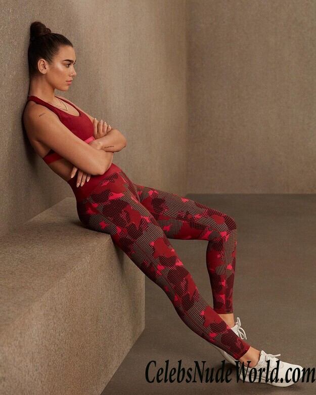 Dua Lipa Sexy 81593