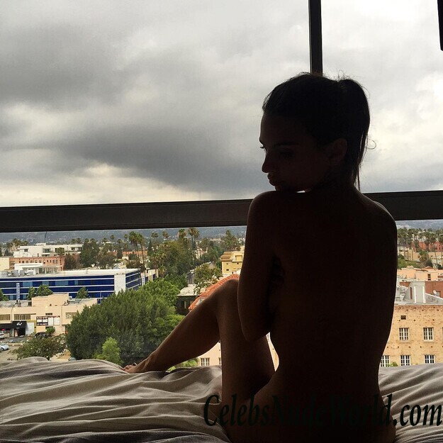 Emily Ratajkowski fappening photos 81623