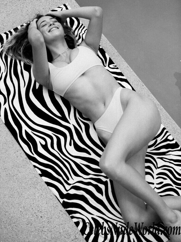 Elsie Hewitt Cleavage 81772