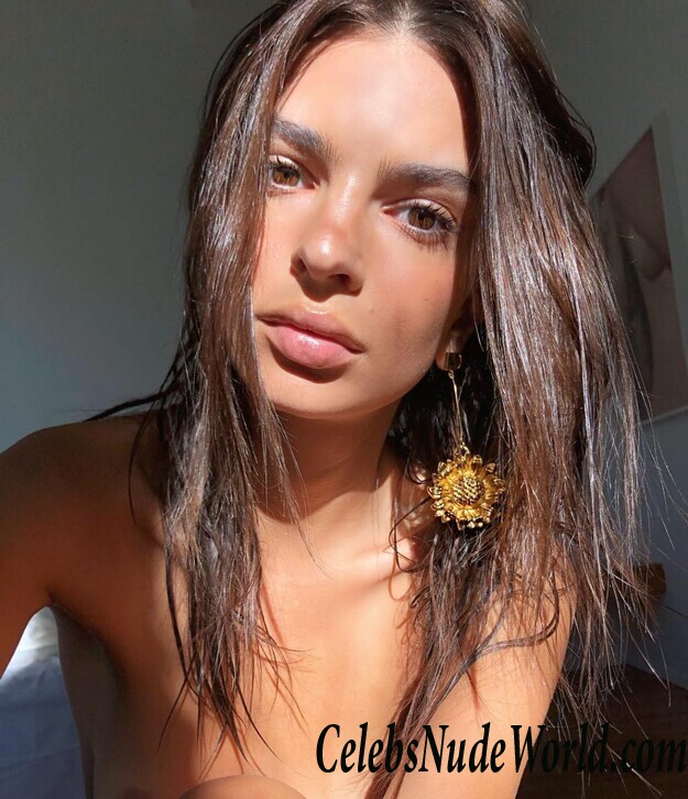 Emily Ratajkowski Topless 81868