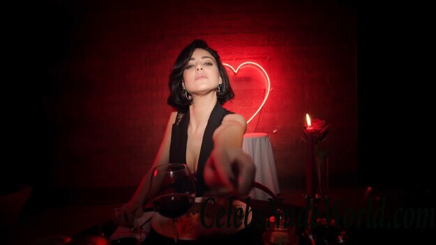 Eliza Cummings Sexy 82729