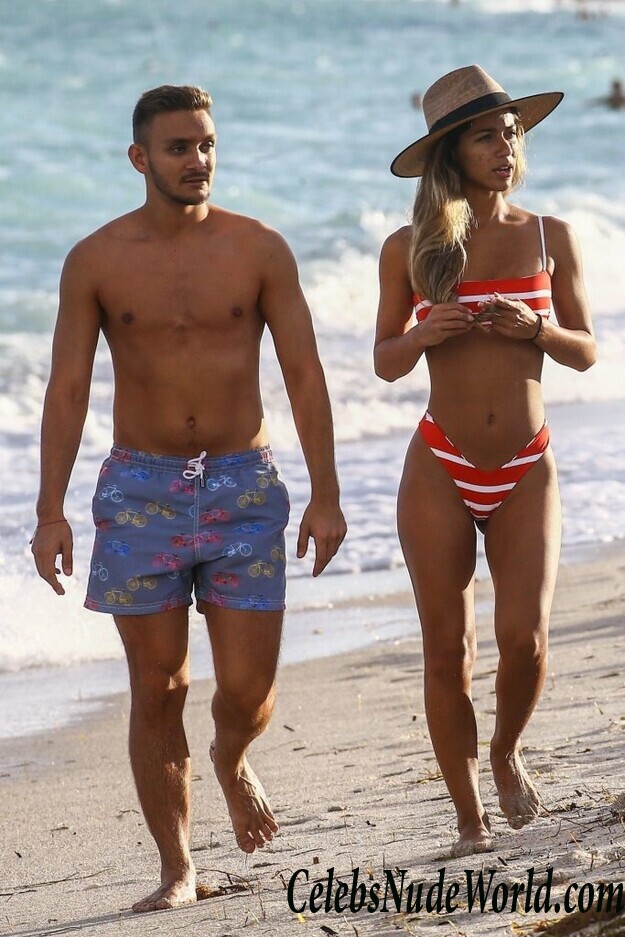 Erika Wheaton Bikini 82844