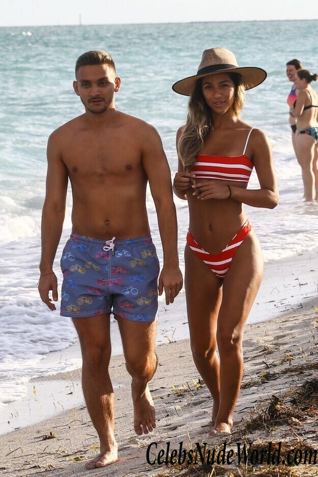 Erika Wheaton Bikini 82845