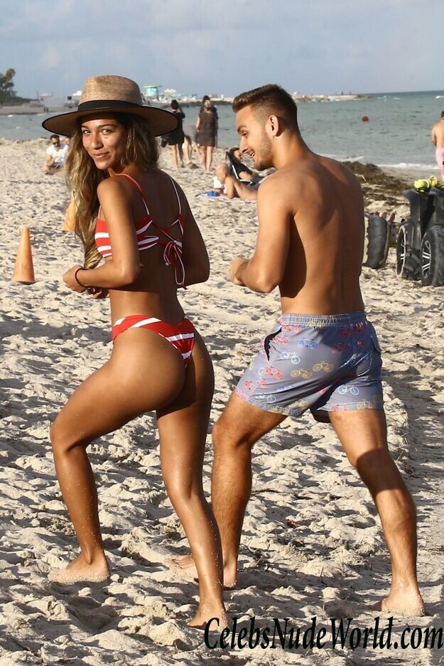 Erika Wheaton Bikini 82846