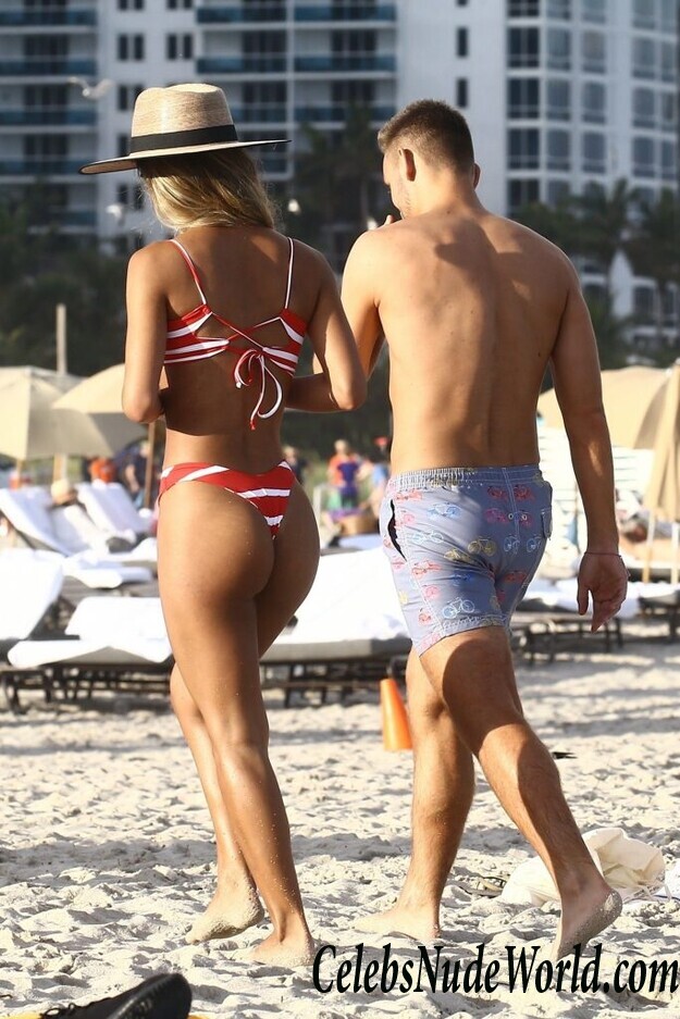 Erika Wheaton Bikini 82847