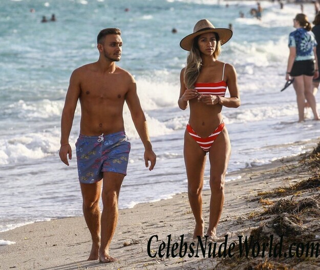 Erika Wheaton Bikini 82858